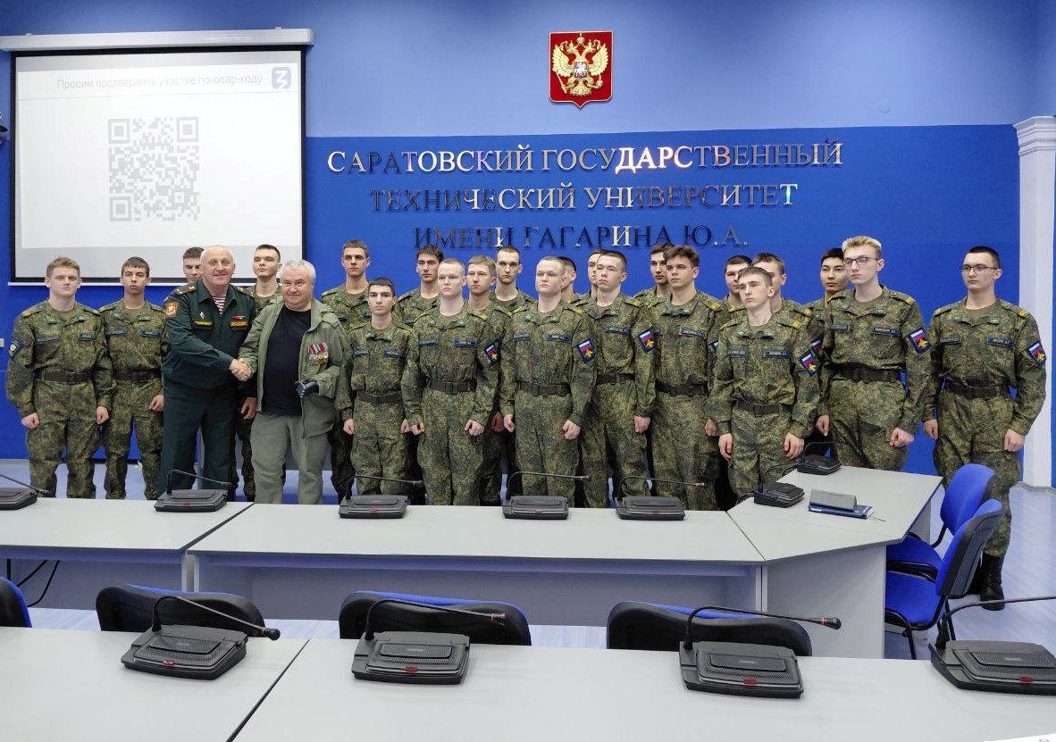 Военкор НТВ Алексей Ивлиев встретился с саратовской молодежью Военкор НТВ Алексей Ивлиев встретился с саратовской молодежью